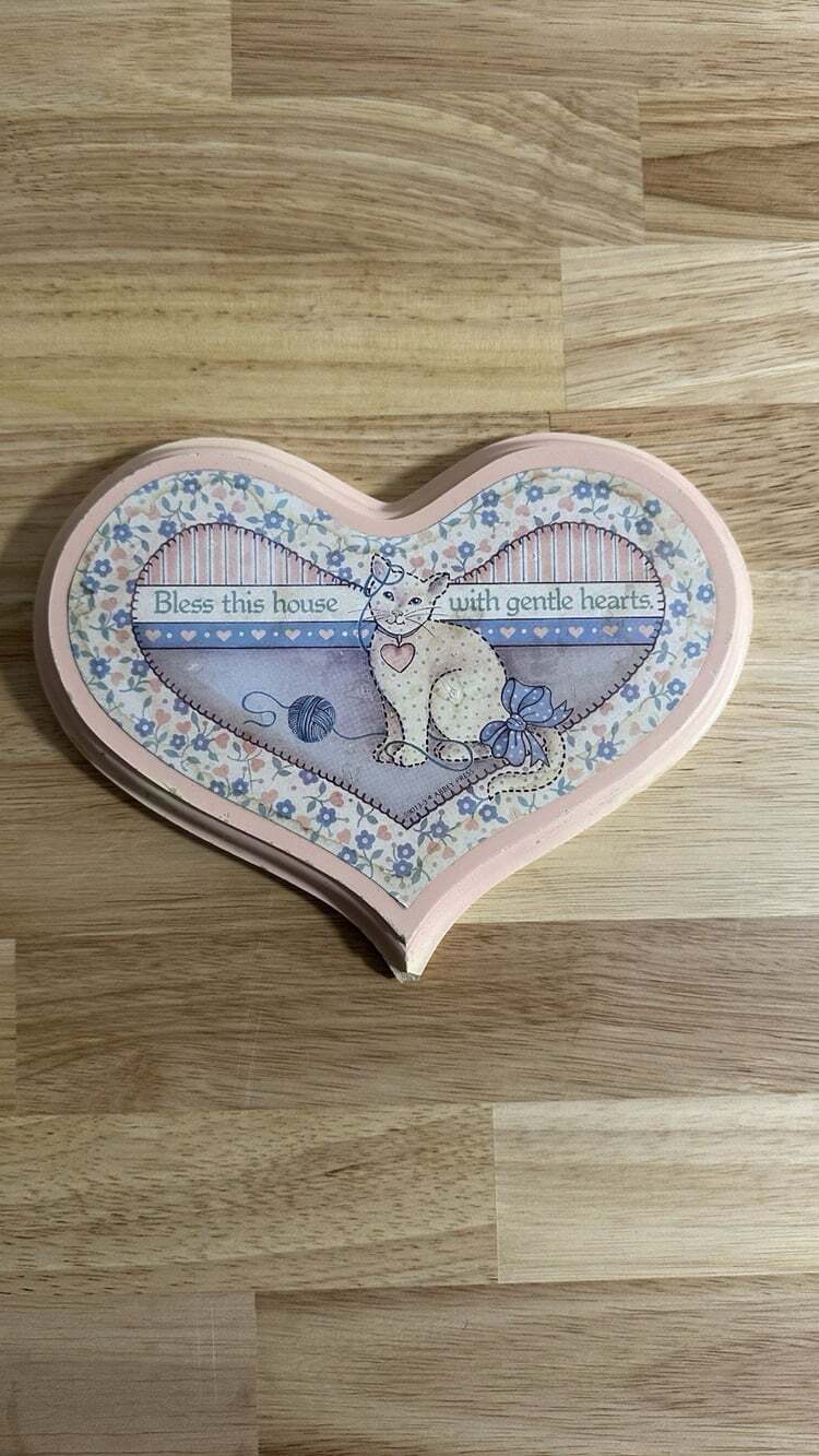 Vintage Heart Shaped Decor Cat Pink Cottage Core Cute Wall Art